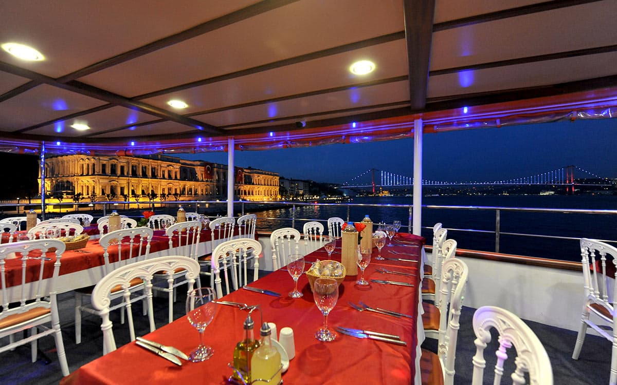 Istanbul: Bosphorus Dinner Cruise Incl. Drinks with Transfer - 1