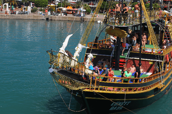 Alanya: Pirate Boat Trip with Lunch and Drinks 4