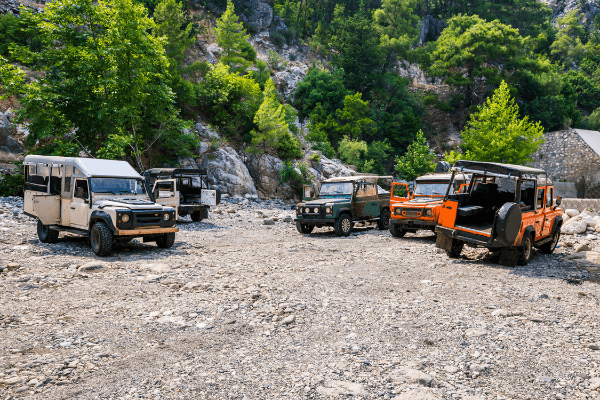 Alanya: Taurus Mountains Jeep Safari & Lunch at Dimcay River