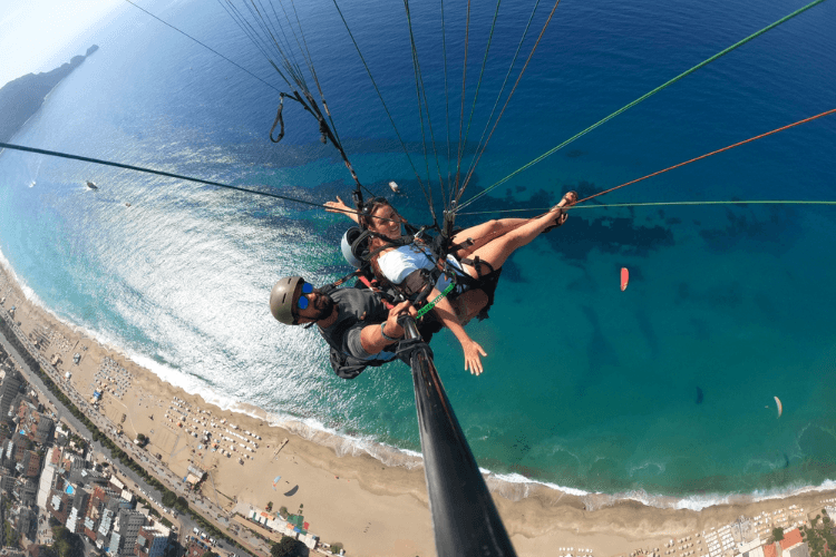 Alanya: Tandem Paragliding Experience Over Cleopatra Beach