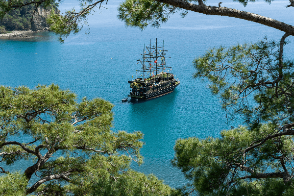 Alanya: Pirate Boat Trip with Lunch and Drinks 2